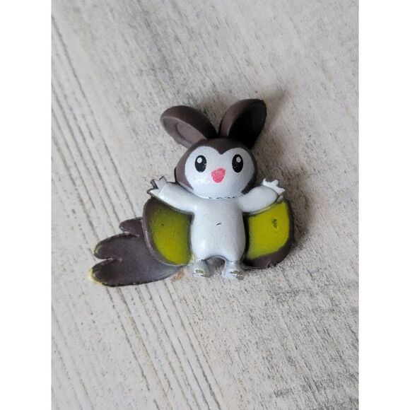 Miniature emolga Pokemon electric type toy figure - Picture 5 of 8